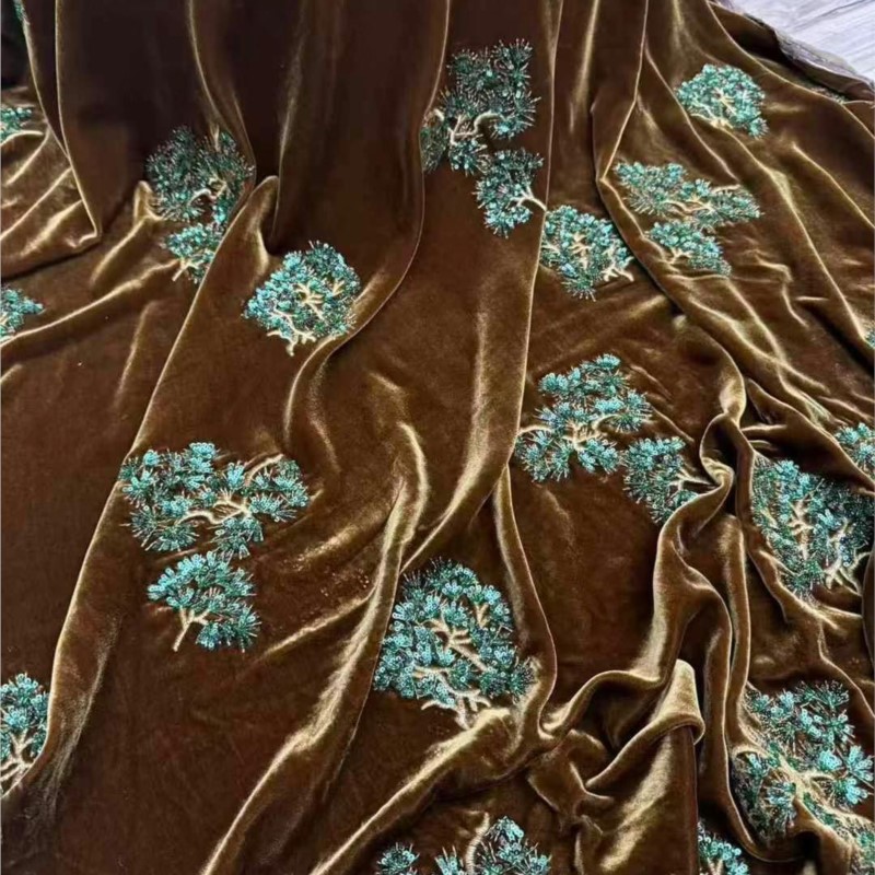 Bead Mat Velvet - Зеленое шелковое бархатное пальто с вышивкой